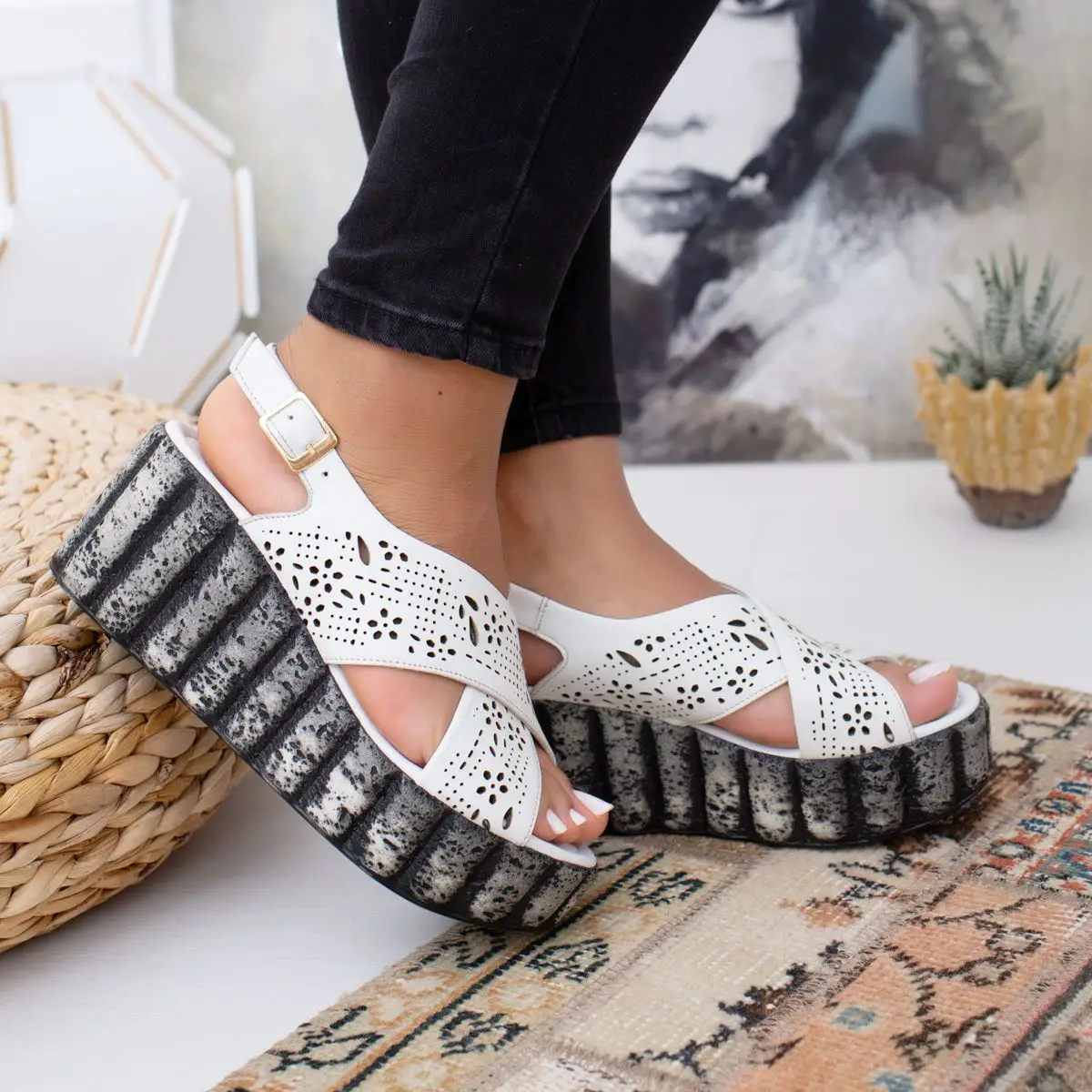 Genuine Leather Sicillia White Cross Padded Heeled Sandals Two Color Flexible Comfortable Casual Sandals
Genuine Leather Sicillia White Cross Padded Heeled Sandals Two Color Flexible Comfortable Casual Sandals