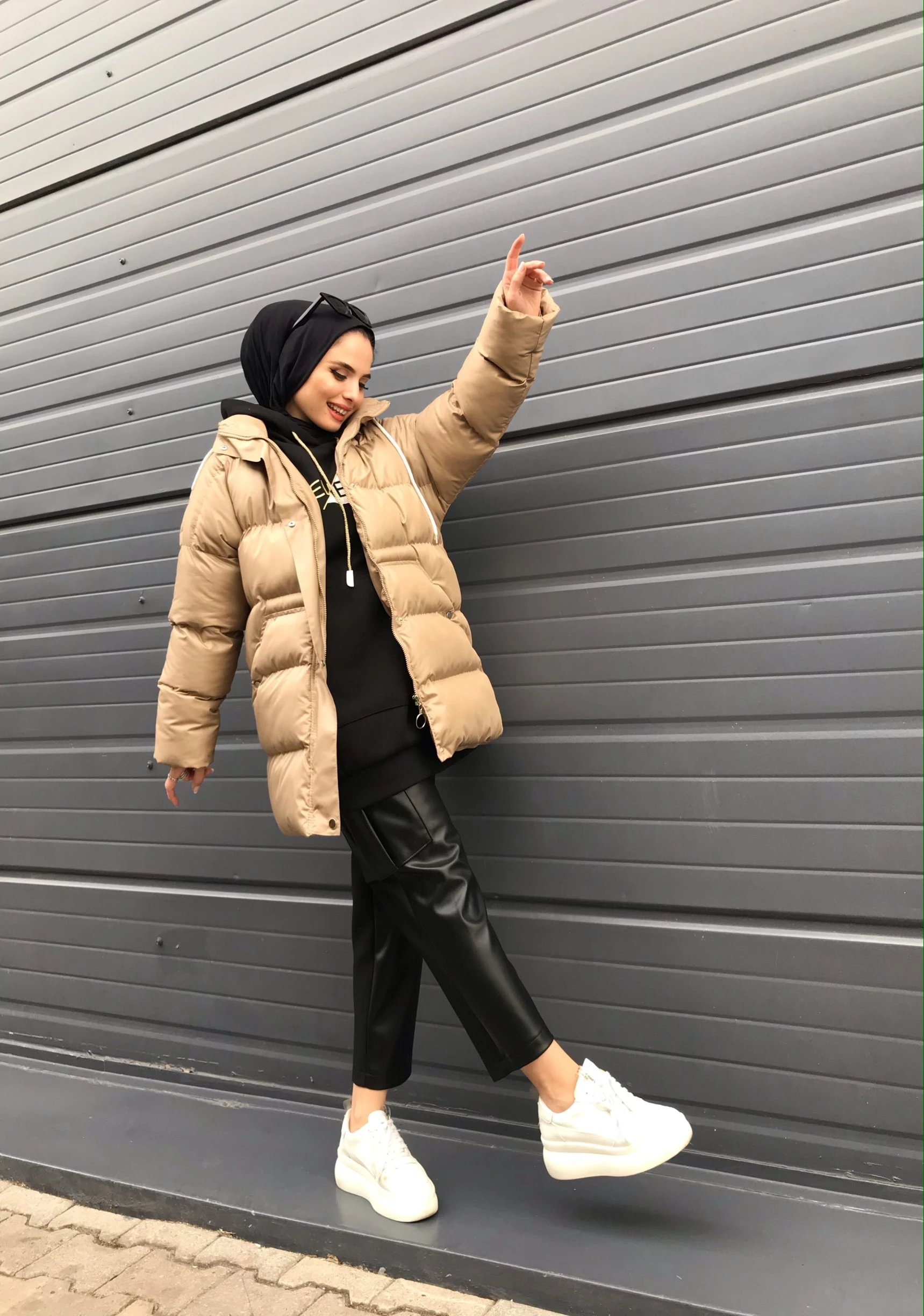 Women's Hijab Clothing Long Hooded Outerwear Coats 2021 Fashion Warm Winter Bear Comfortable Use Sport Stylish
Women's Hijab Clothing Long Hooded Outerwear Coats 2021 Fashion Warm Winter Bear Comfortable Use Sport Stylish