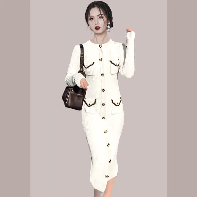 2022 autumn and winter women's new elegant vertical hole strip rhinestone petal buckle cardigan long knitted dress
2022 autumn and winter women's new elegant vertical hole strip rhinestone petal buckle cardigan long knitted dress