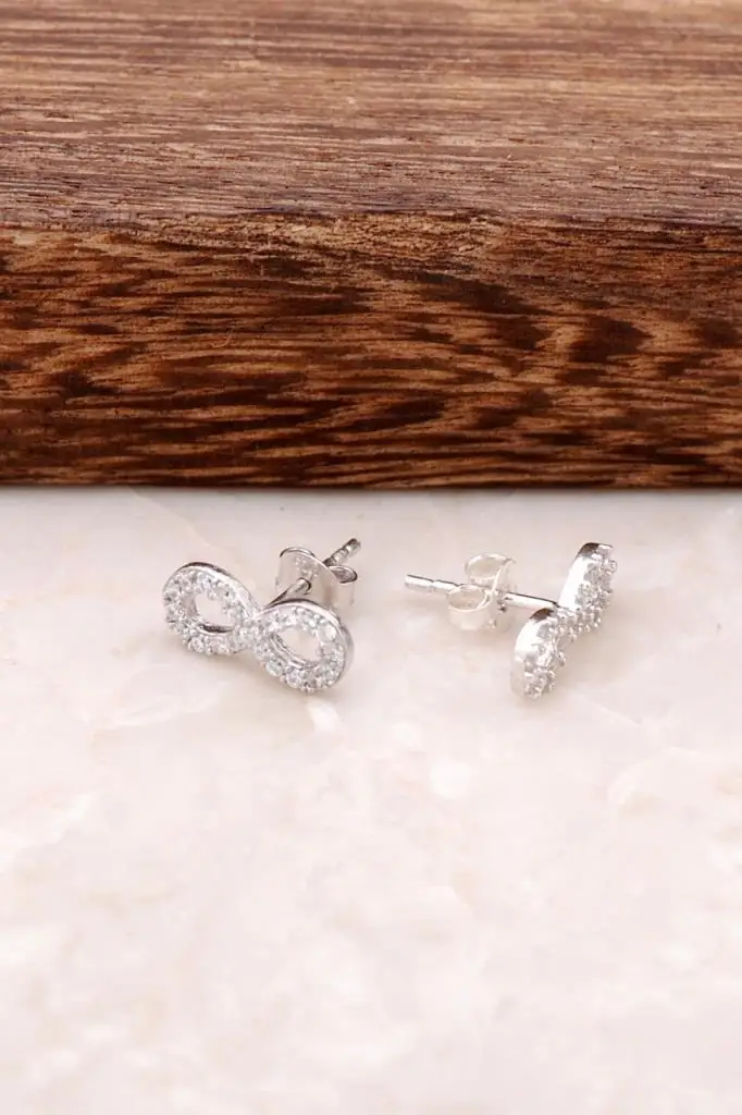 Sterling Silver Mini Earring with Zircon Stone Infinity Design 566 High Quality Hand Made Original Filigree Silver Jewellery
Sterling Silver Mini Earring with Zircon Stone Infinity Design 566 High Quality Hand Made Original Filigree Silver Jewellery