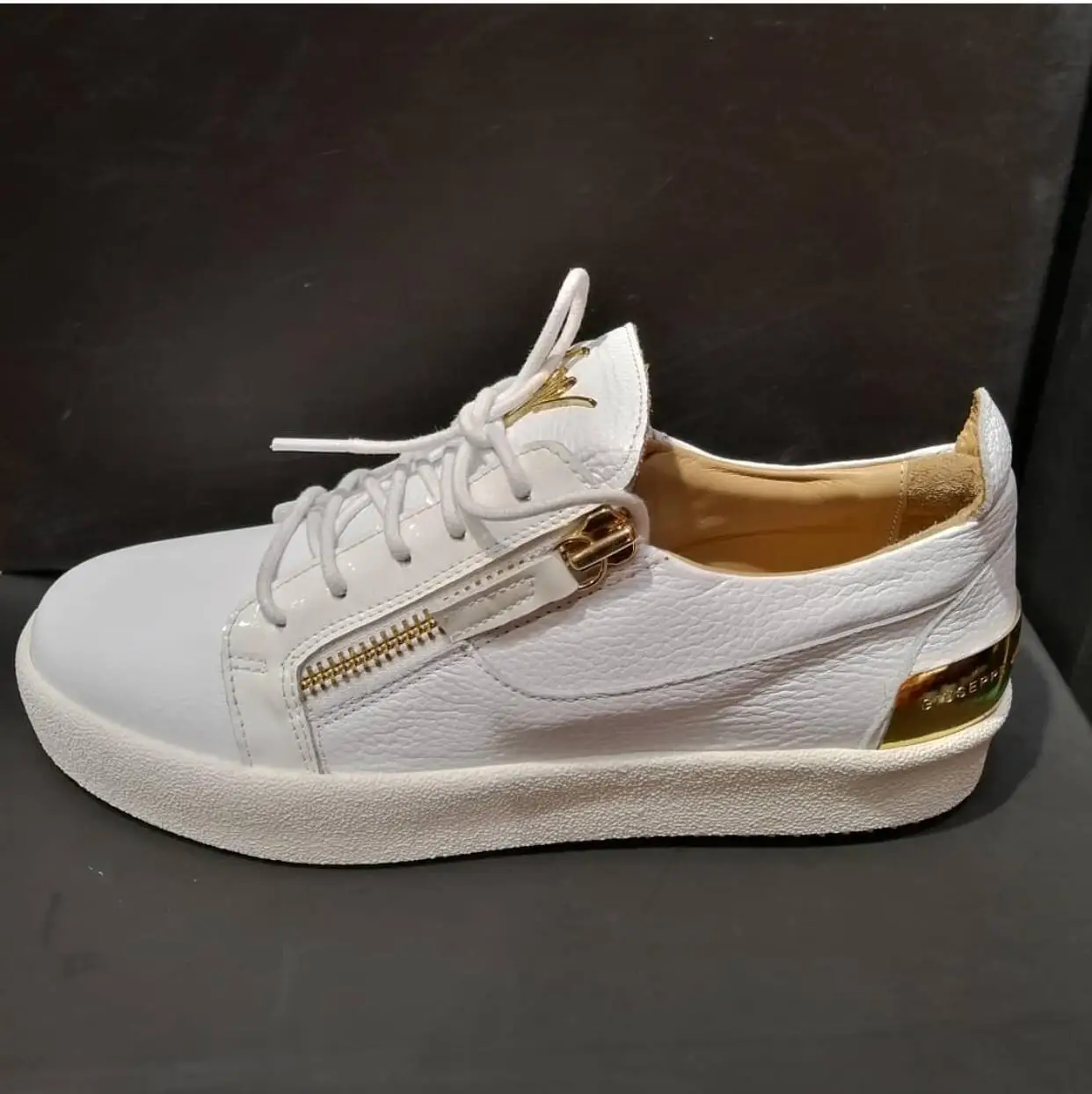 Giuseppe Zanotti Frankie Sneakers , 2021 Men Fashion Sneakers,Low top sneakers,stylish, luxury brand men sneakers
Giuseppe Zanotti Frankie Sneakers , 2021 Men Fashion Sneakers,Low top sneakers,stylish, luxury brand men sneakers