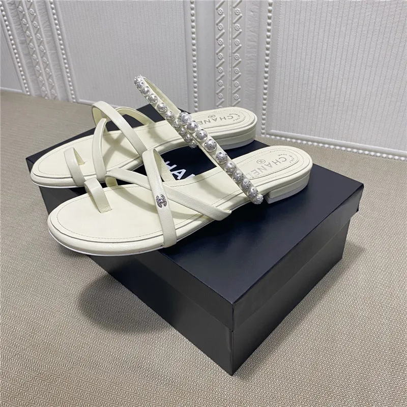 Luxury Brand Designer Women's Shoes Exquisite Fashion Low Heel Clip Toe Sandals Slippers Pearl Flat Slippers
Luxury Brand Designer Women's Shoes Exquisite Fashion Low Heel Clip Toe Sandals Slippers Pearl Flat Slippers