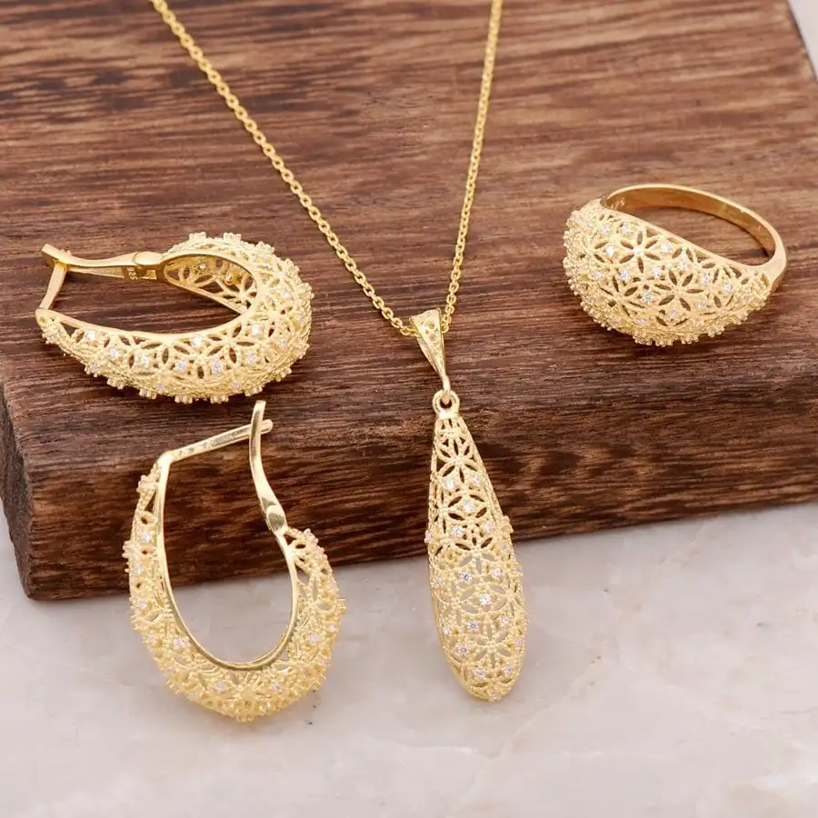 Gold Gilt Filigree Embroidered Silver Design Set 1916Hand Made Silver Jewellery Set
Gold Gilt Filigree Embroidered Silver Design Set 1916Hand Made Silver Jewellery Set
