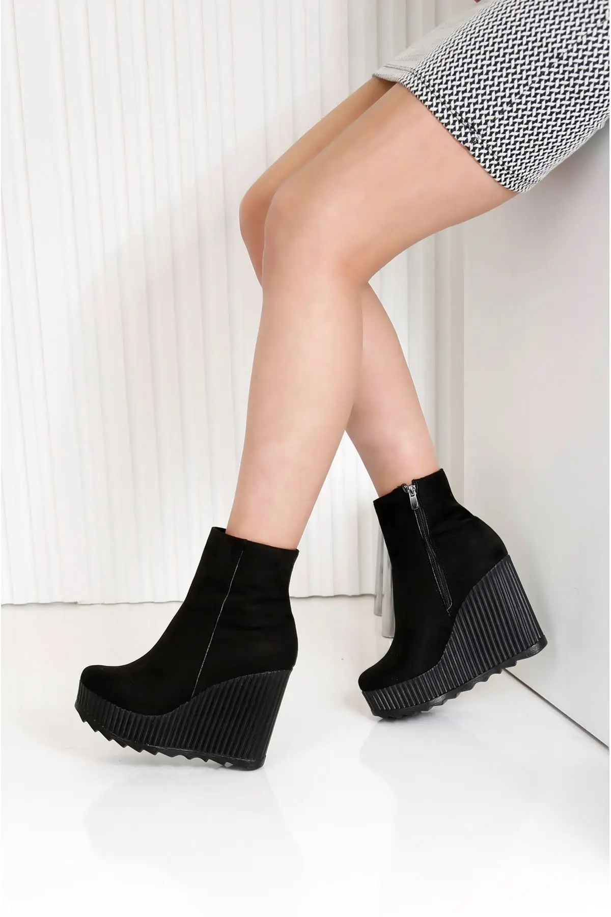 Women's padded heel platform boots, high quality, latest fashion, stylish, comfortable, made in Turkey
Women's padded heel platform boots, high quality, latest fashion, stylish, comfortable, made in Turkey