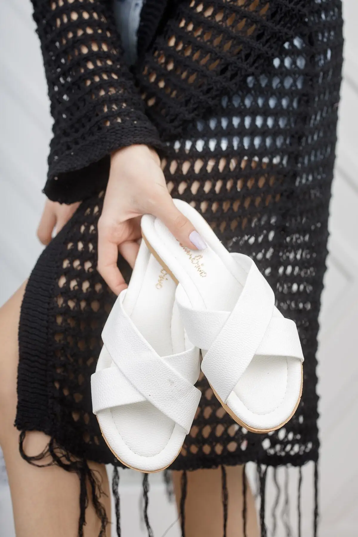 New Slides Women Summer Slippers Outdoor Summer Beach Shoes Fashion Brand Slip-on Woman Slippers Female Leather Sandals
New Slides Women Summer Slippers Outdoor Summer Beach Shoes Fashion Brand Slip-on Woman Slippers Female Leather Sandals