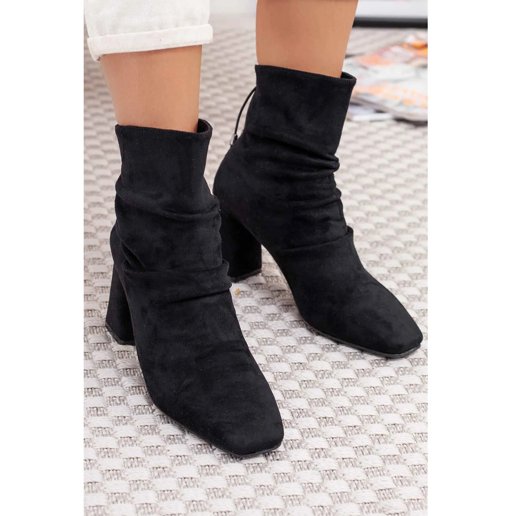 Black Color PU Suede Leather New Season Fashion 2021 Autmn Winter Stylish Standard Mold Comfortable Women Lady Female Boots
Black Color PU Suede Leather New Season Fashion 2021 Autmn Winter Stylish Standard Mold Comfortable Women Lady Female Boots