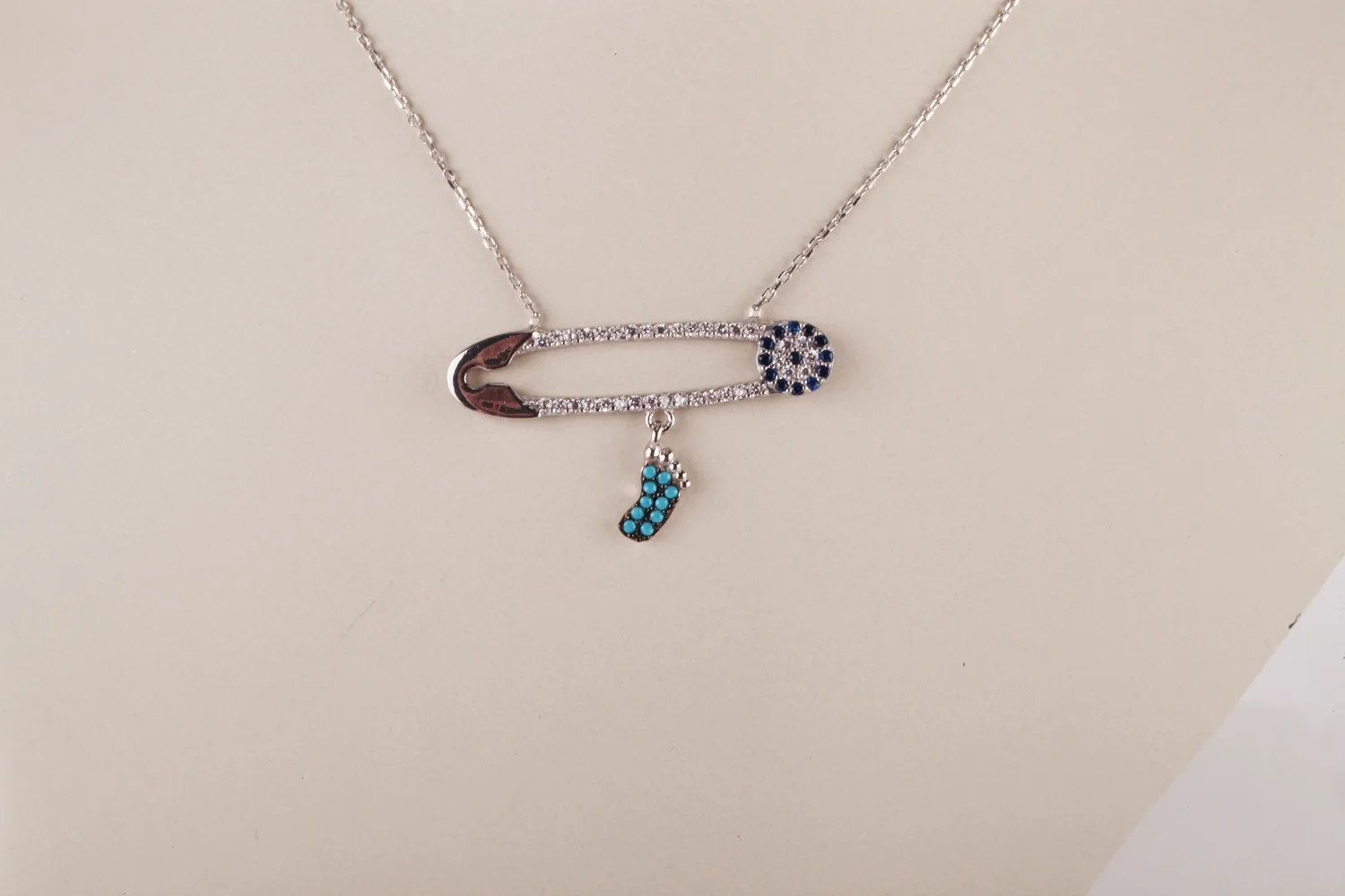 UM US JEWELRY Rhodium Plated Hook Pattern 925 Sterling Silver Necklace
UM US JEWELRY Rhodium Plated Hook Pattern 925 Sterling Silver Necklace