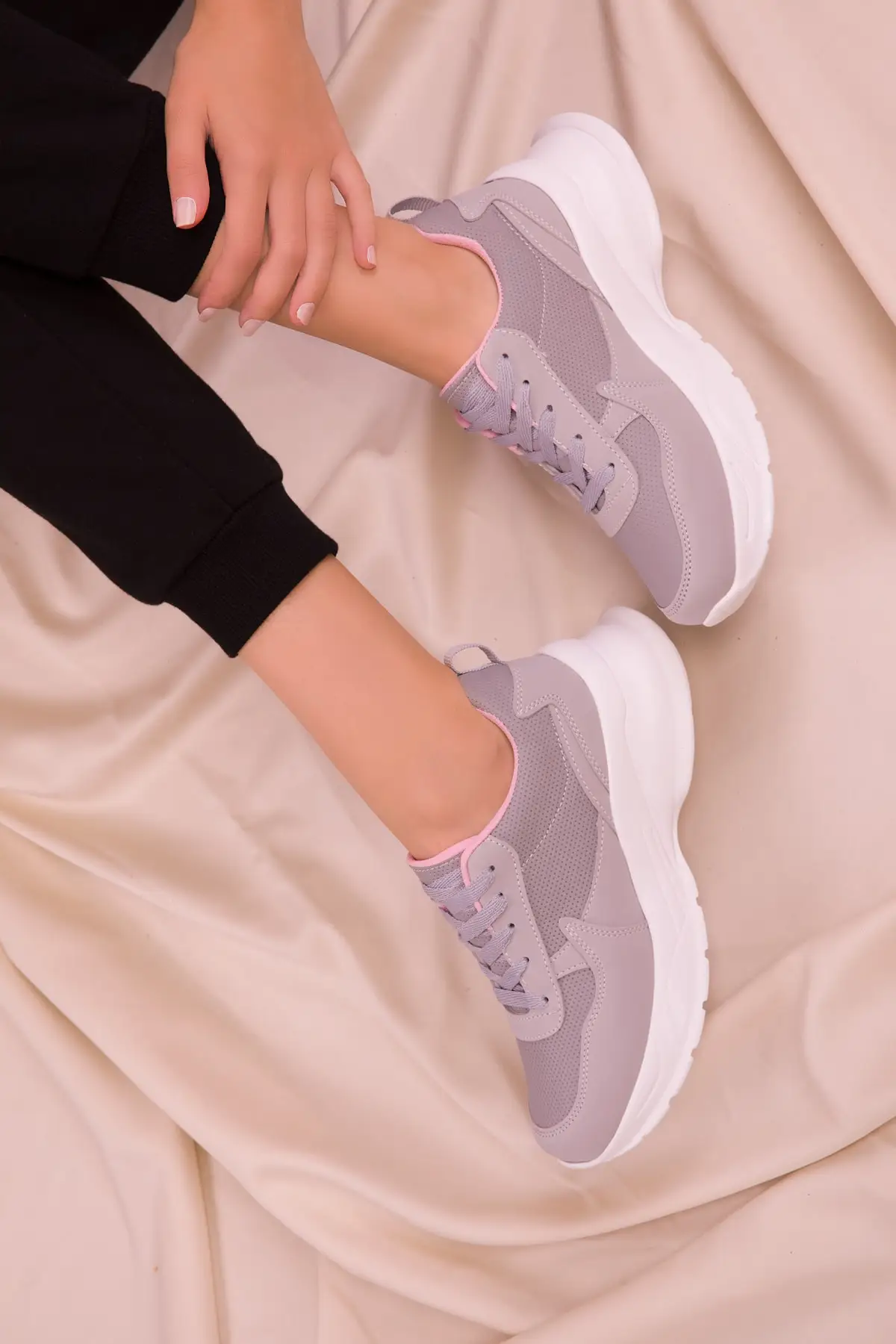 Women casual shoes winter Sneakers breathable women summer Comrfortable platform shoes
Women casual shoes winter Sneakers breathable women summer Comrfortable platform shoes