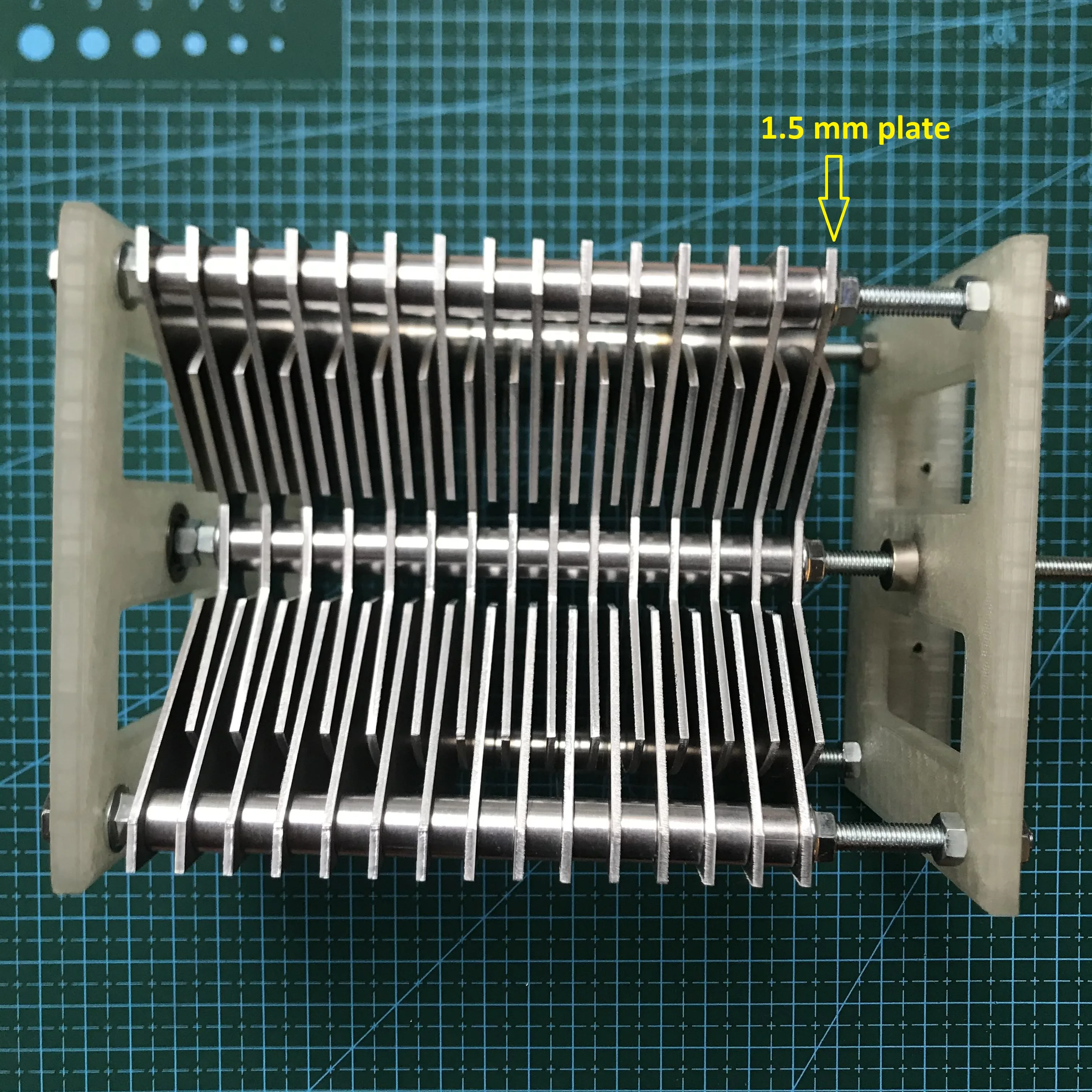 1.5mm Aluminum Capacitor Plates, Butterfly Capacitor Plates for Loop Antenna, TA1LSX DIY Capacitor, High Voltage, Air Capacitor
1.5mm Aluminum Capacitor Plates, Butterfly Capacitor Plates for Loop Antenna, TA1LSX DIY Capacitor, High Voltage, Air Capacitor