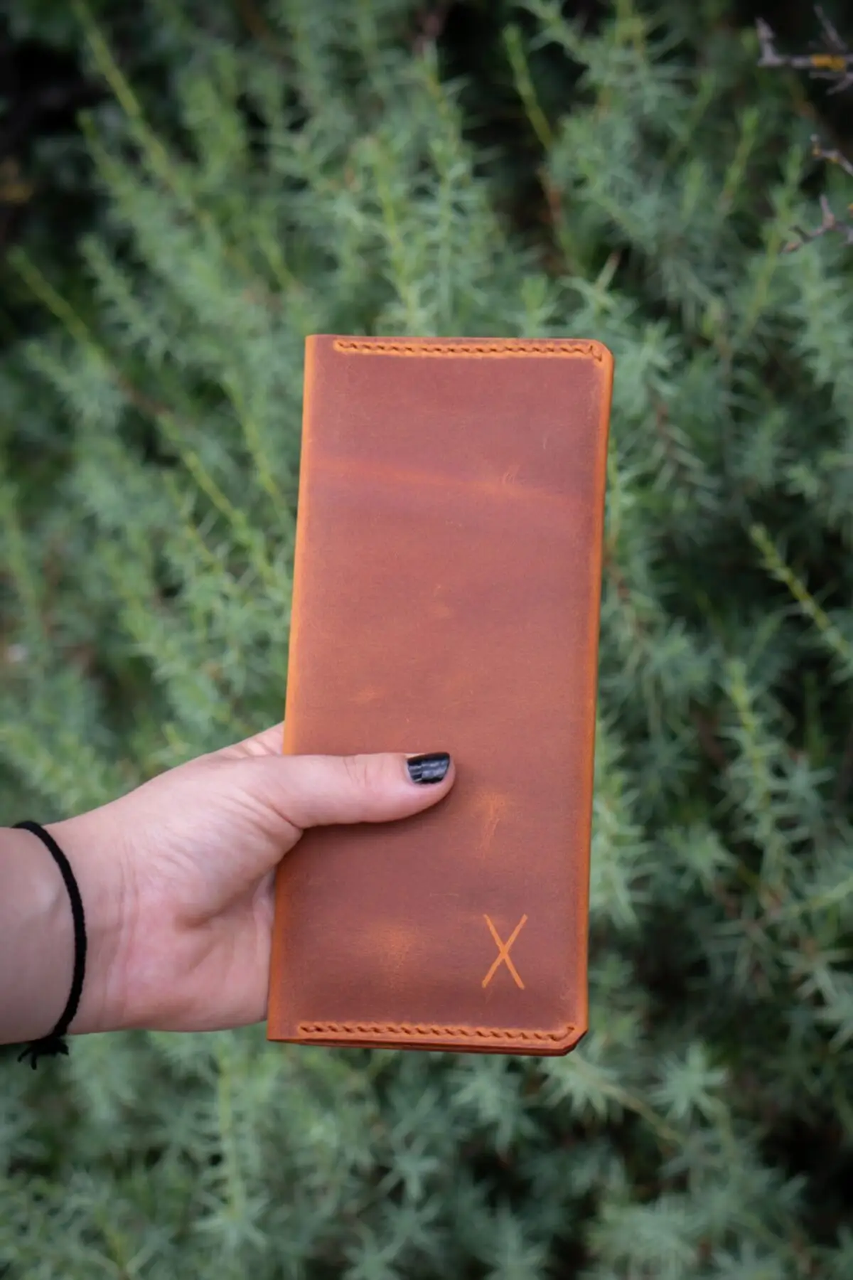 Unisex Handmade Genuine Leather Money And Phone Holder / Wallet - Dark Camel Crazy
Unisex Handmade Genuine Leather Money And Phone Holder / Wallet - Dark Camel Crazy