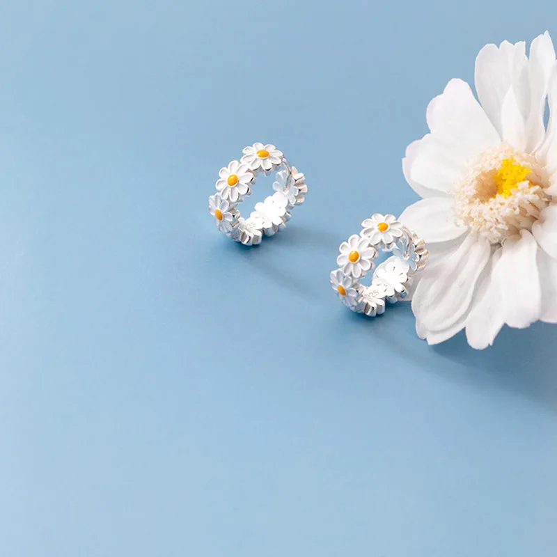 Korean Trend Daisy Sun Flower Hoop Earrings For Women Girls Simple Fashion Piercings Earrings Bridal Wedding Accessories Jewelry
Korean Trend Daisy Sun Flower Hoop Earrings For Women Girls Simple Fashion Piercings Earrings Bridal Wedding Accessories Jewelry