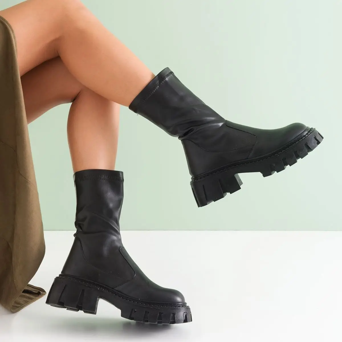 Jolie Black Women Boots 2022 New Autumn Winter Platform Comfortable Fashion Boots Sneakers Female Elegant Ladies Comfy Sexy Casual Designer Luxury Shoes for Woman 2021 botas de mujer
Jolie Black Women Boots 2022 New Autumn Winter Platform Comfortable Fashion Boots Sneakers Female Elegant Ladies Comfy Sexy Casual Designer Luxury Shoes for Woman 2021 botas de mujer
