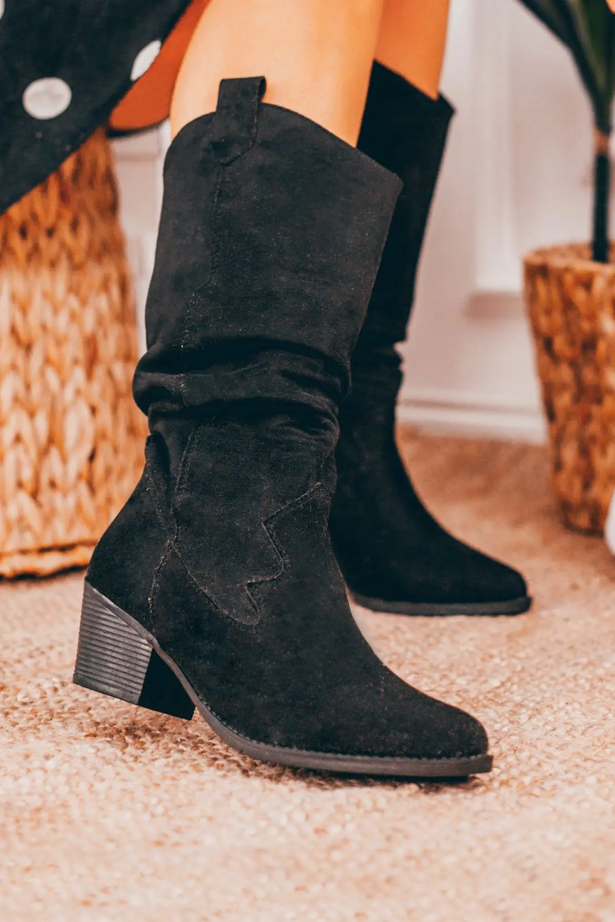Black Color PU Suede Leather New Season 2021 Winter Autmn Western Stylish Standard Mold Women Lady Female Boots
Black Color PU Suede Leather New Season 2021 Winter Autmn Western Stylish Standard Mold Women Lady Female Boots