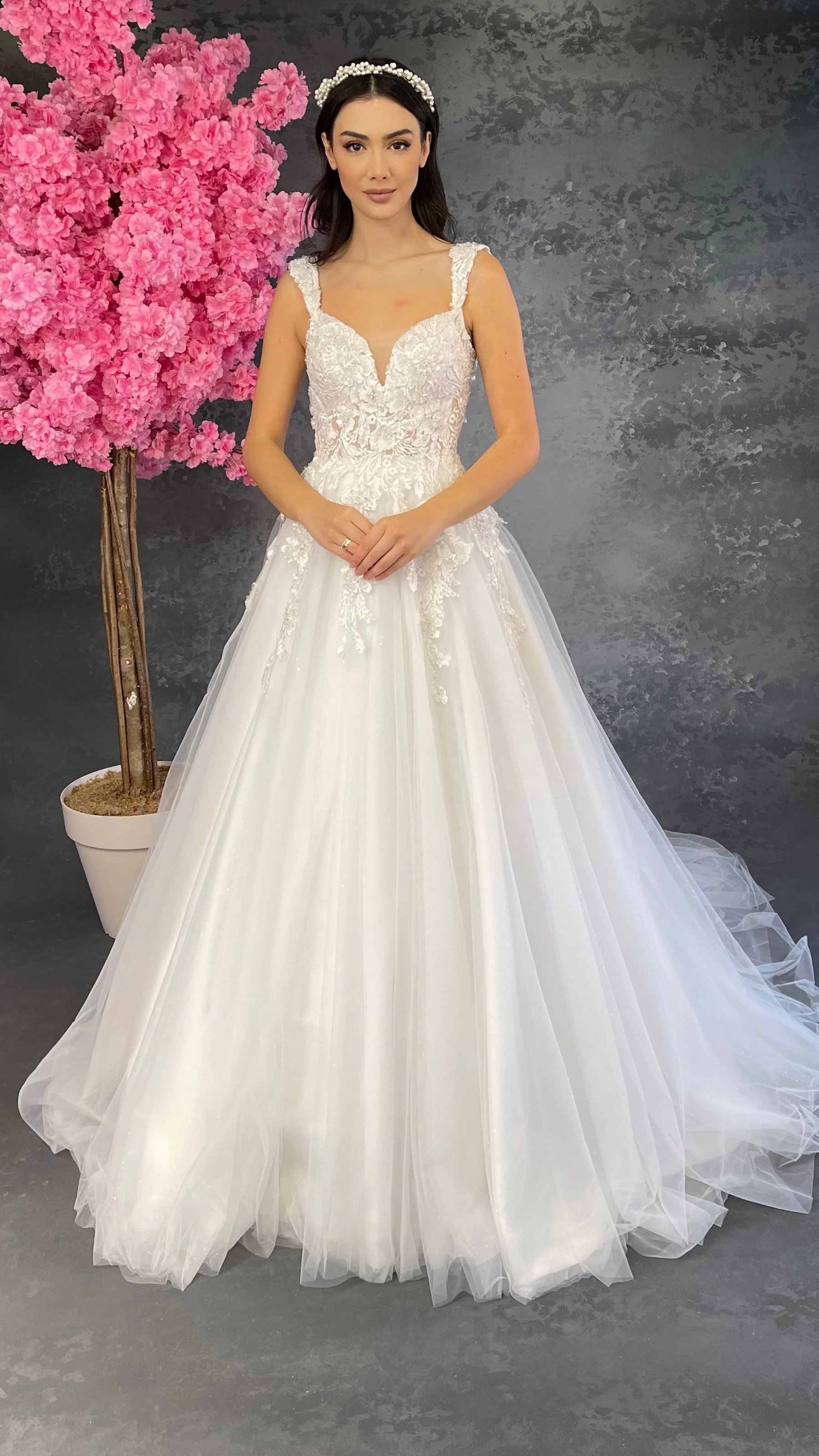 Embroidered Ruched Helen Wedding Dress Bridal Dress Bridesmaid Dress Custom Design Evening Dress Quality Fabric Elegant Design
Embroidered Ruched Helen Wedding Dress Bridal Dress Bridesmaid Dress Custom Design Evening Dress Quality Fabric Elegant Design