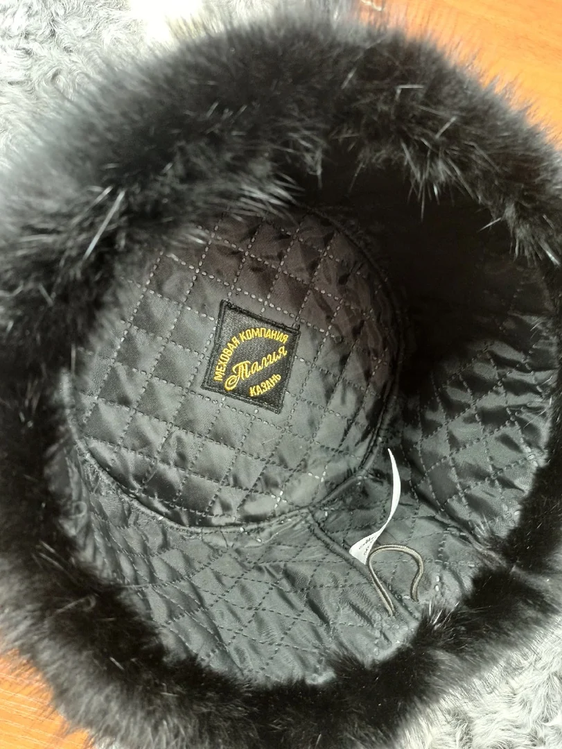 Настоящая сибирская шапка ушанка из меха канадского бобра. A real Siberian hat with earflaps made