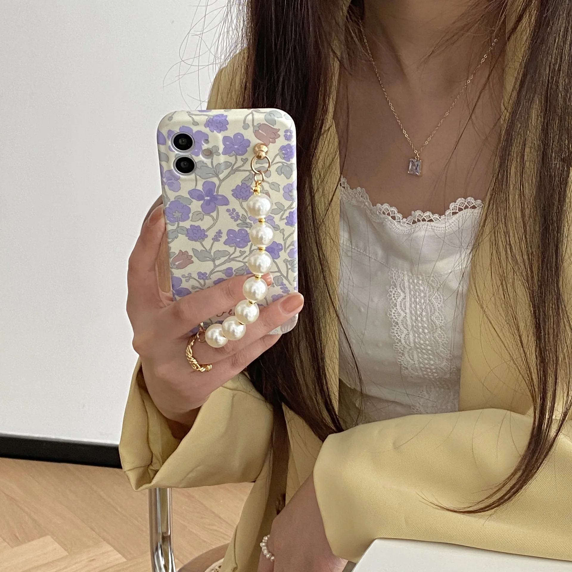 Luxury Pearl Bracelet Pendant Phone Case For IPhone13 12 11 Pro Purple Flower Cover For Coque iphone XS MAX XR X 7 8 Plus
Luxury Pearl Bracelet Pendant Phone Case For IPhone13 12 11 Pro Purple Flower Cover For Coque iphone XS MAX XR X 7 8 Plus