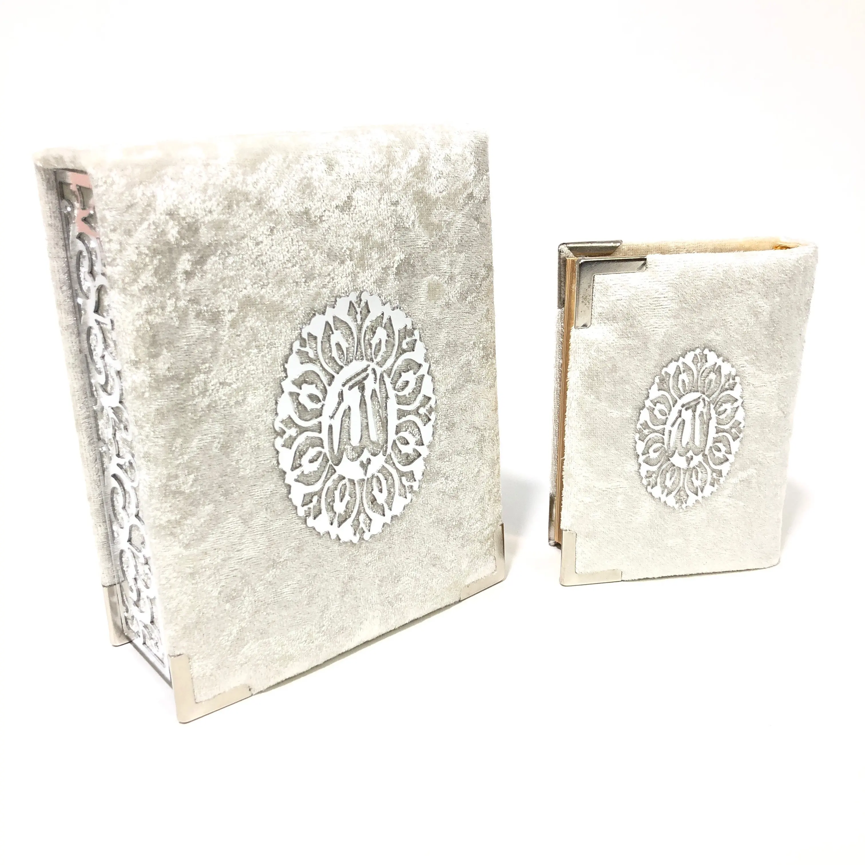17 * 21 Cm Mamluk Series Velvet Quran Set Cream (Silve muslimislamic gift سجاد صلاة مسلم هدية إسلامية sijad salat muslim hadiat
17 * 21 Cm Mamluk Series Velvet Quran Set Cream (Silve muslimislamic gift سجاد صلاة مسلم هدية إسلامية sijad salat muslim hadiat