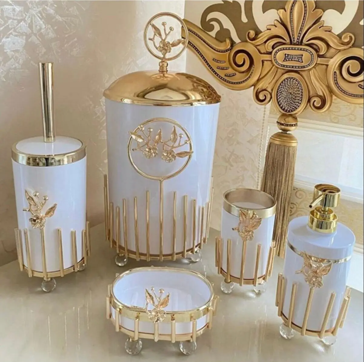 Hand Made Luxury Bathroom Accessories Round-Square Bathroom Set of 5 Hard Metal Toothbrush Holder Soap Dispenser Toilet Brush
Hand Made Luxury Bathroom Accessories Round-Square Bathroom Set of 5 Hard Metal Toothbrush Holder Soap Dispenser Toilet Brush
