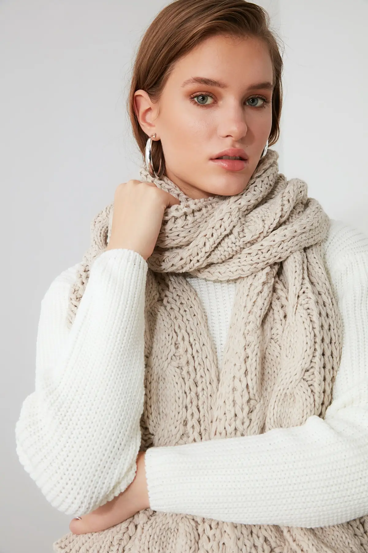 Trendyol Mesh Detailed Knitwear Weft TWOAW21AT0018 
Trendyol Mesh Detailed Knitwear Weft TWOAW21AT0018