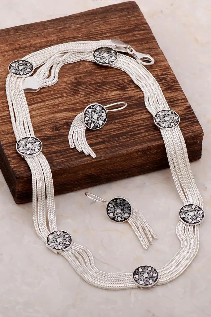 Midyat HasÄ ± r Assyrian Patterned Silver Set 2051Hand Made Silver Jewellery Set
Midyat HasÄ ± r Assyrian Patterned Silver Set 2051Hand Made Silver Jewellery Set