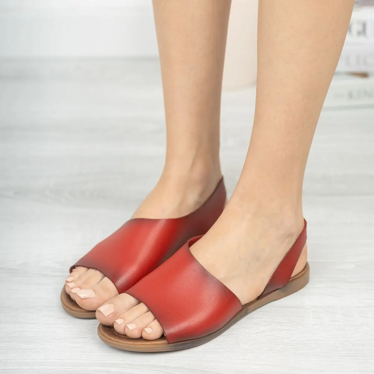 Genuine Leather Black Red Tan And White Color Casual Women Sandals 2 Cm Heel Height New Season
Genuine Leather Black Red Tan And White Color Casual Women Sandals 2 Cm Heel Height New Season