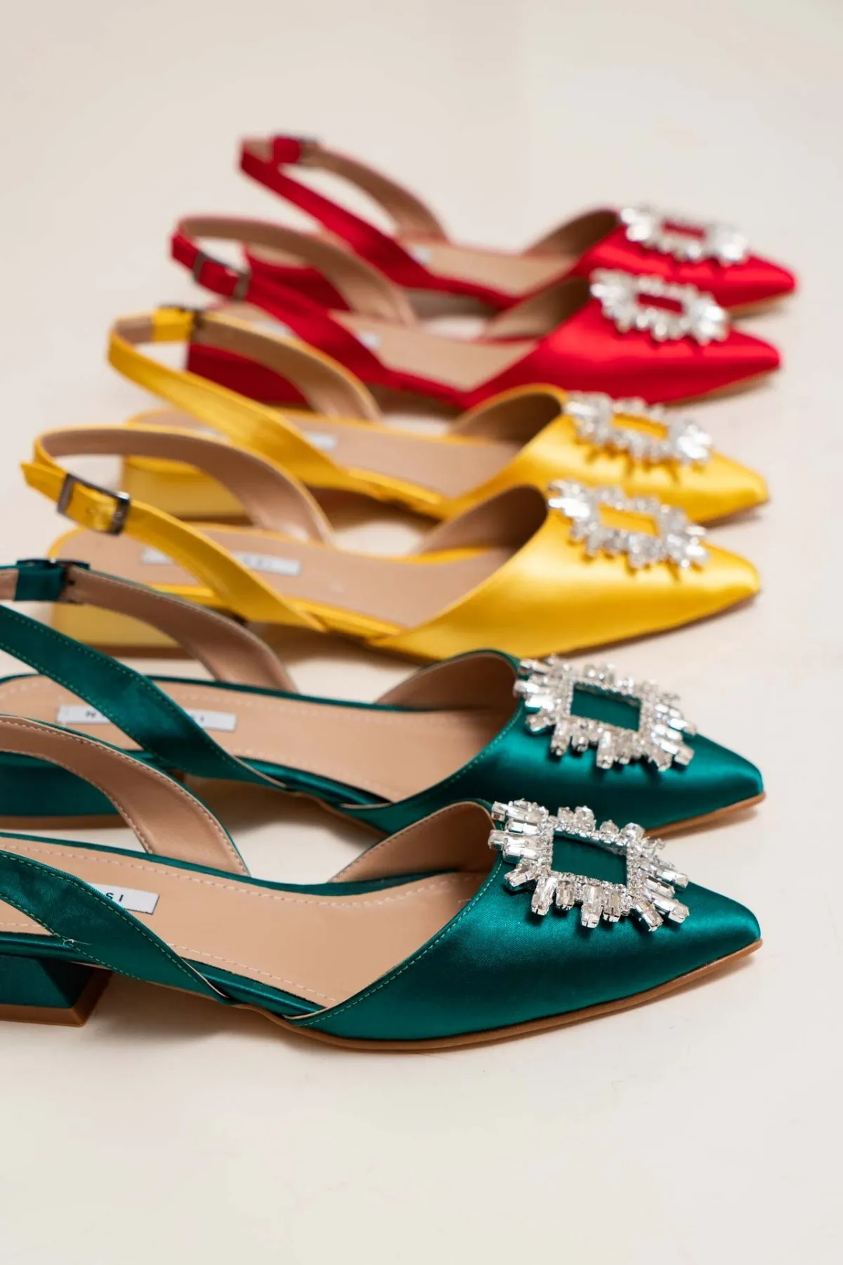 2022 New Season Paul Satin Pointed Toe Stone Detailed Women's Flats Street Home Daily Evening Dress Wedding High Quality Stylish
2022 New Season Paul Satin Pointed Toe Stone Detailed Women's Flats Street Home Daily Evening Dress Wedding High Quality Stylish