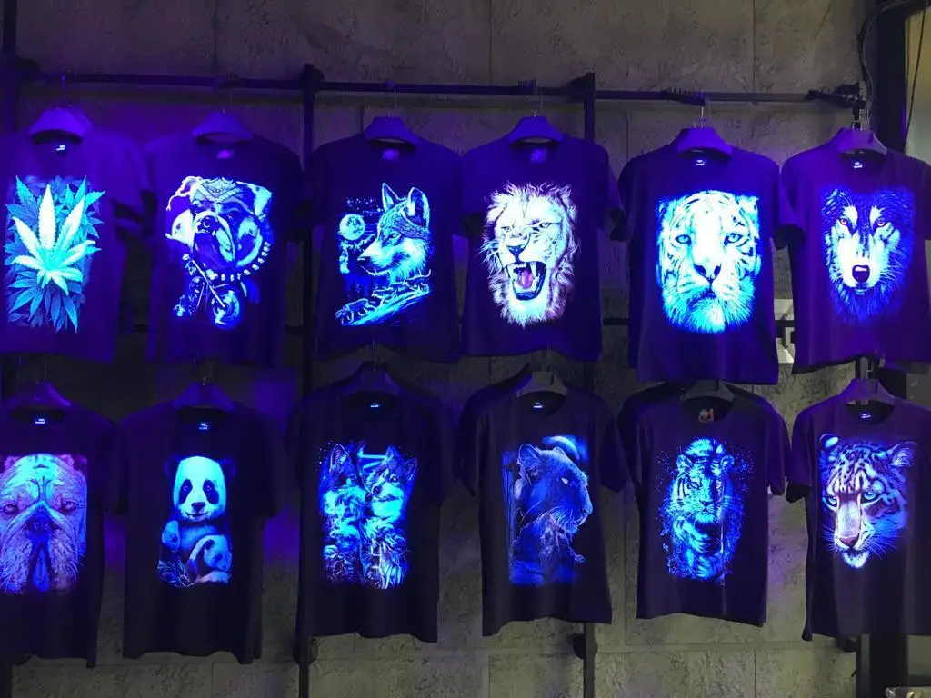 Highlighter T-shirt and Night Led light parlyan t-shirt Phosphorous Night shining T-shirt Lion pattern T-shirt
Highlighter T-shirt and Night Led light parlyan t-shirt Phosphorous Night shining T-shirt Lion pattern T-shirt