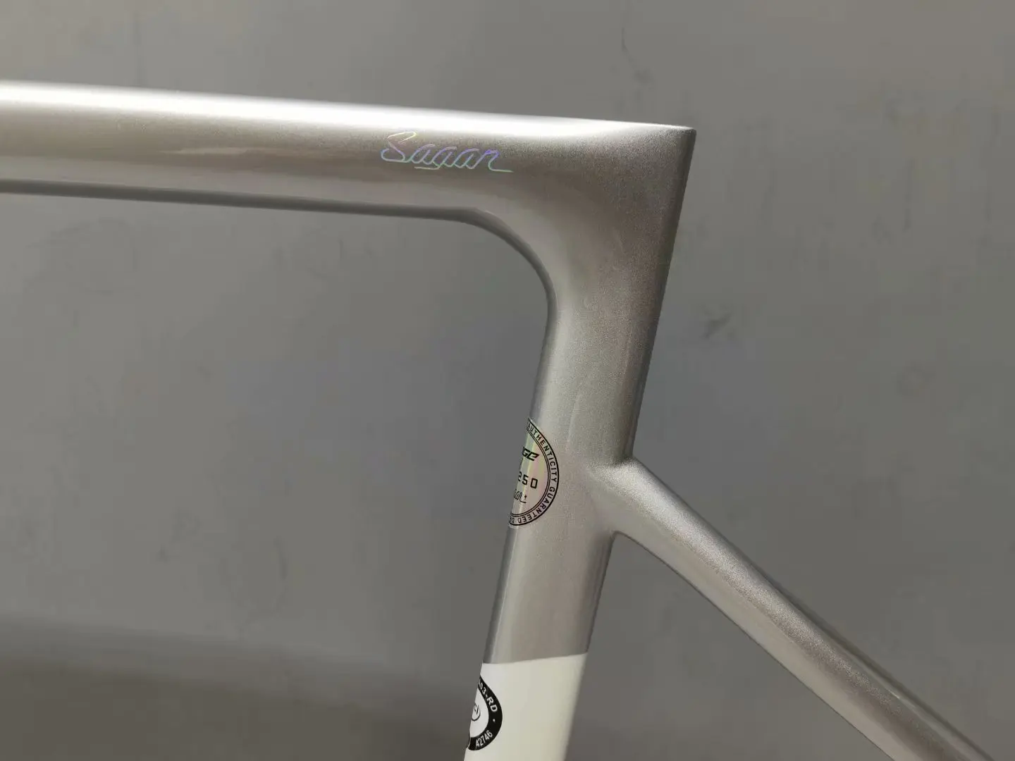 Sagan color bicycle frameset T1100 ud glossy white silver road bike frameset normal brakes SL6 full carbon bike frame in stock
Sagan color bicycle frameset T1100 ud glossy white silver road bike frameset normal brakes SL6 full carbon bike frame in stock