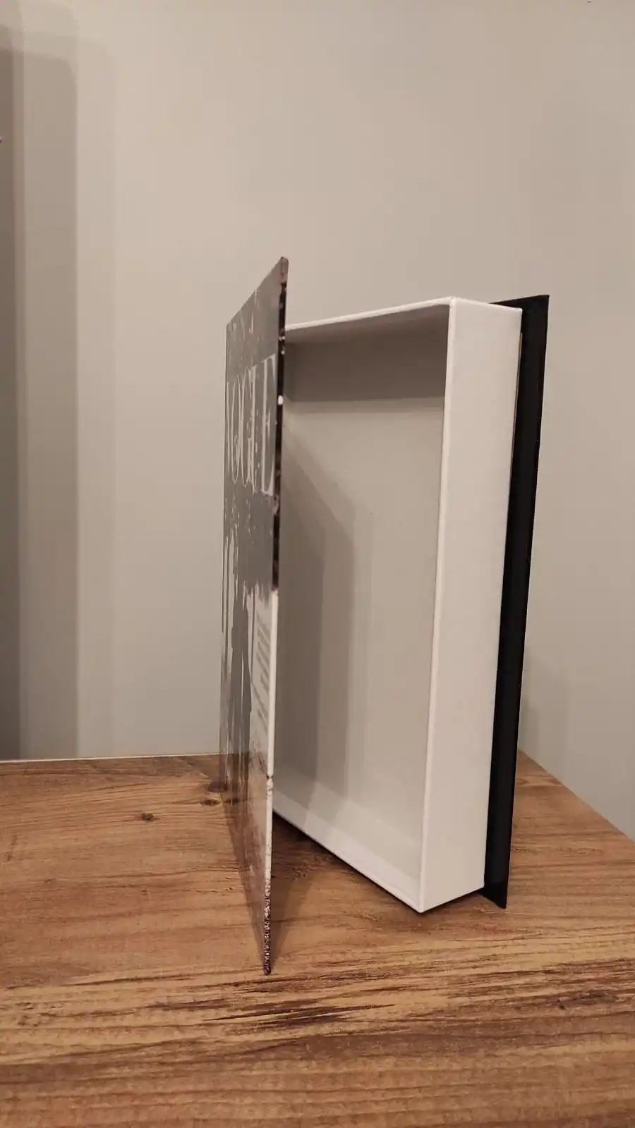 Organizer Openable Fake Books Home Decoration Decorative Modern Simulation Storage Box Decor Club Hotel Room Model Fake Book Box
Organizer Openable Fake Books Home Decoration Decorative Modern Simulation Storage Box Decor Club Hotel Room Model Fake Book Box