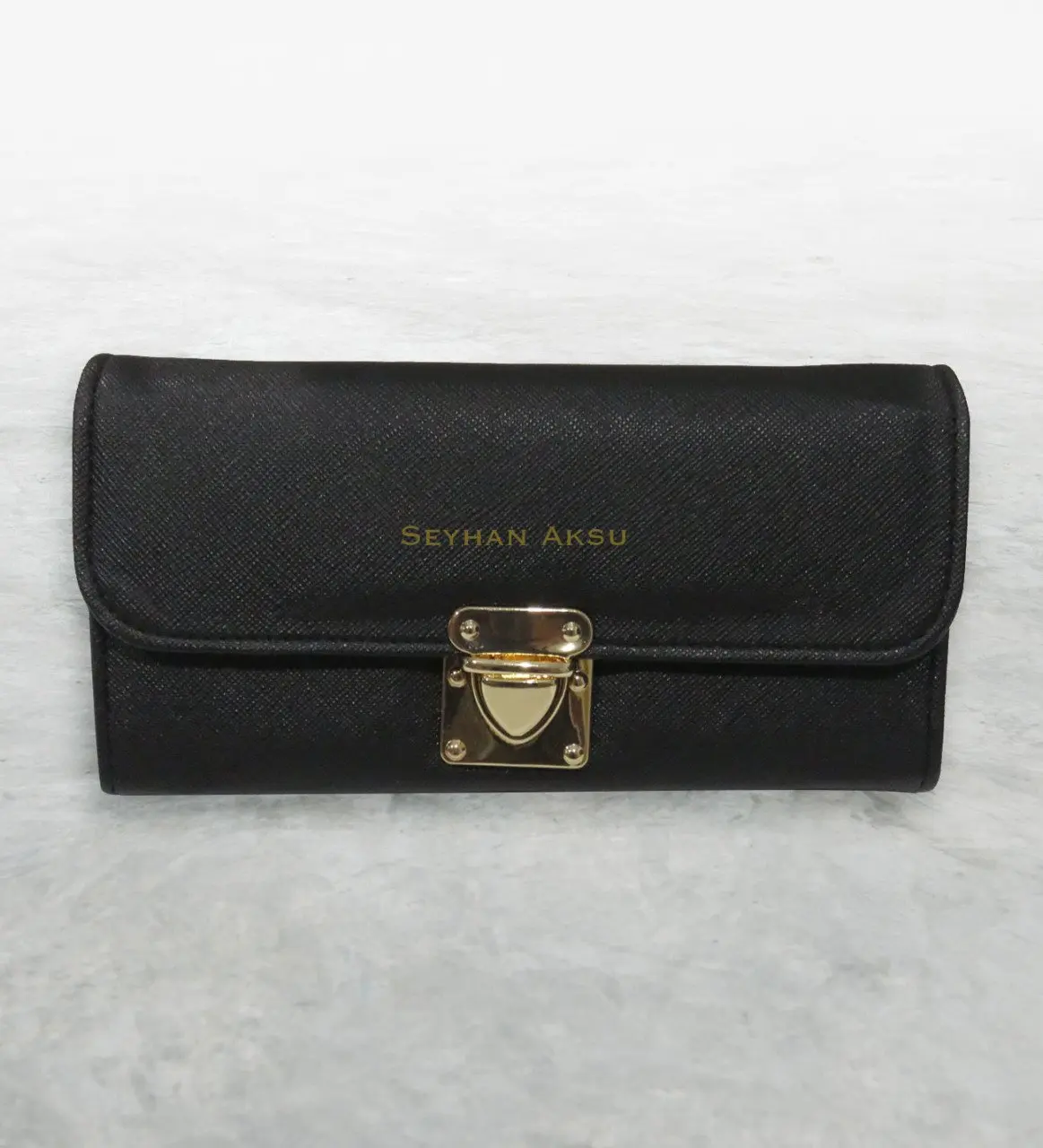 Персонализированный черный женский кошелек 
Персонализированный черный женский кошелек