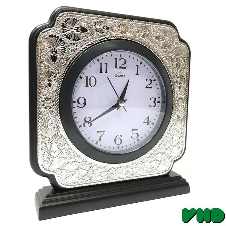 Чудесные посеребренные изделия, посеребренные квадратные часы на пьедестале
Чудесные посеребренные изделия, посеребренные квадратные часы на пьедестале