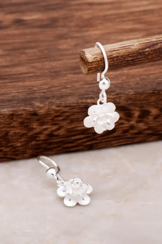 Серьги из серебра филиграни с цветочным дизайном, 4651, высокое качество, ручная работа, оригинальные филигранные серебряные украшения, подарок для женщин
Серьги из серебра филиграни с цветочным дизайном, 4651, высокое качество, ручная работа, оригинальные филигранные серебряные украшения, подарок для женщин