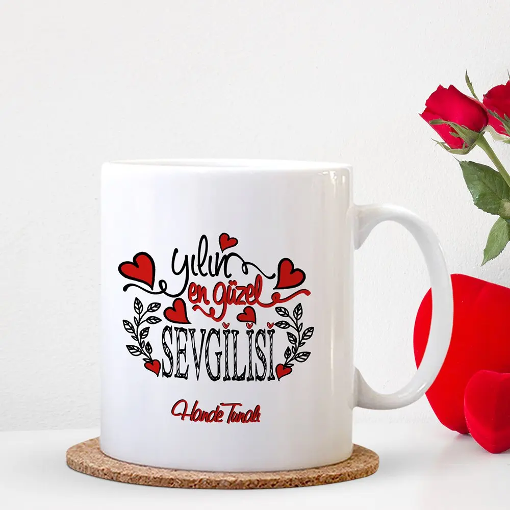 Изготовленная по индивидуальному заказу красивая белая кружка с сердечком 
Изготовленная по индивидуальному заказу красивая белая кружка с сердечком