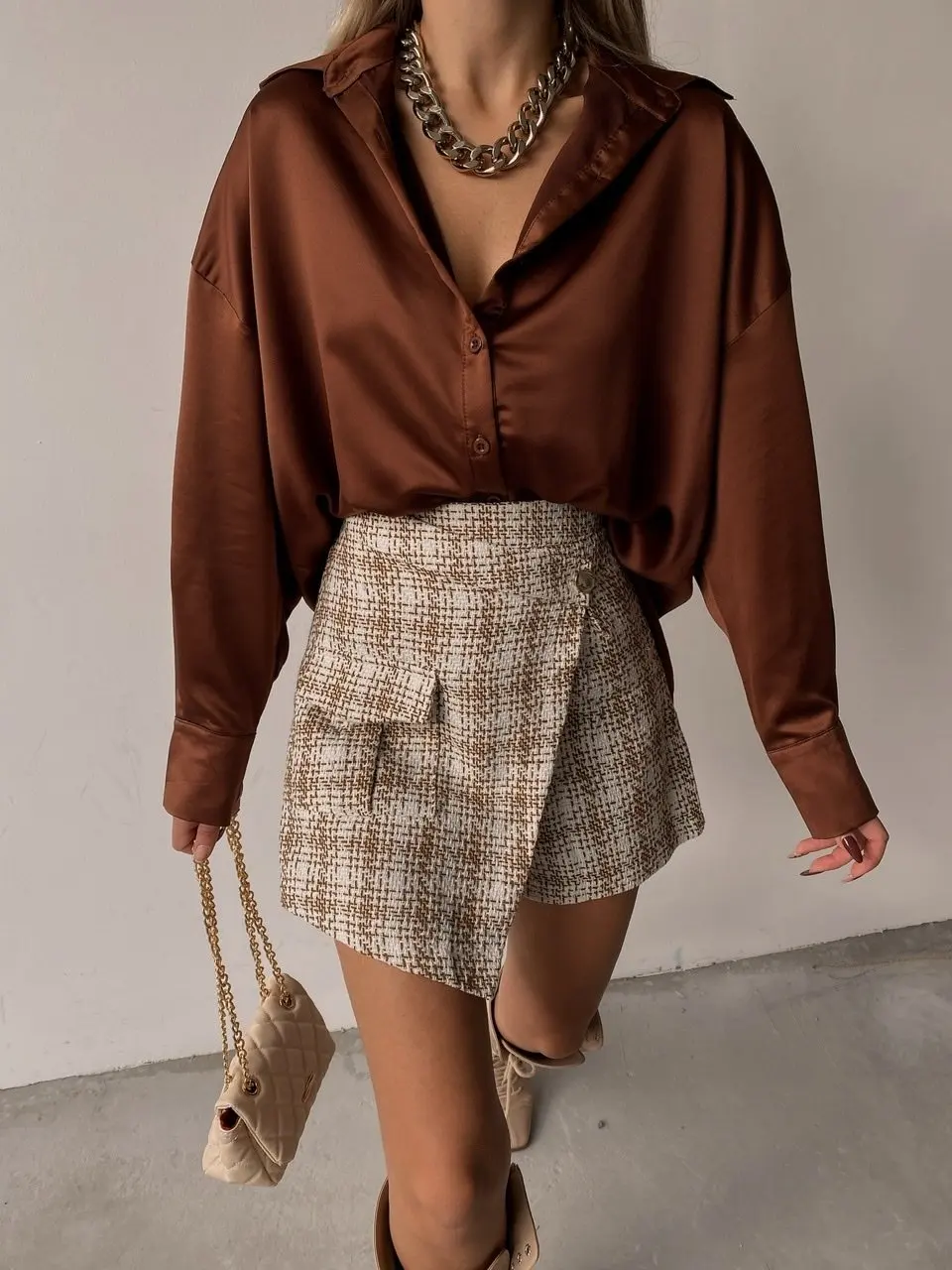Penc brand oversize satin lantern sleeve v-neck shirt standard size comfortable and stylish makes you stand out 2022 fashion
Penc brand oversize satin lantern sleeve v-neck shirt standard size comfortable and stylish makes you stand out 2022 fashion