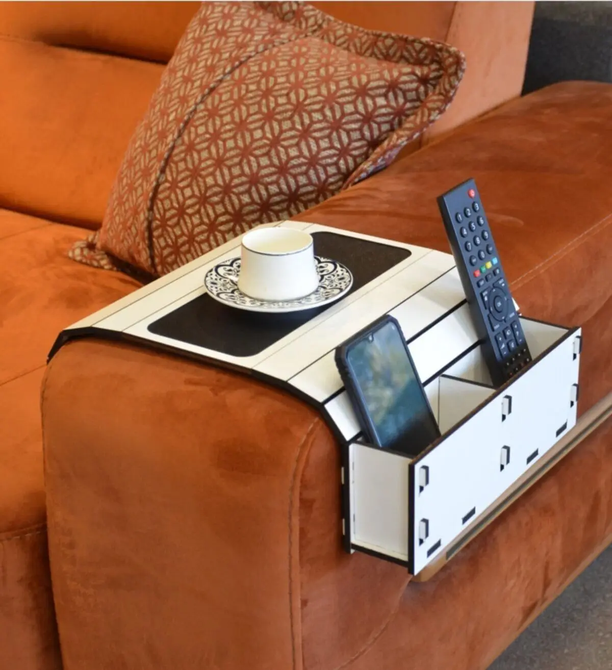 Side Table Wooden Decorative With Side Pocket Scandinavian Leather Wooden Sofa Tray Mat Armrest Sofa Non-Slip Folding Design Up
Side Table Wooden Decorative With Side Pocket Scandinavian Leather Wooden Sofa Tray Mat Armrest Sofa Non-Slip Folding Design Up