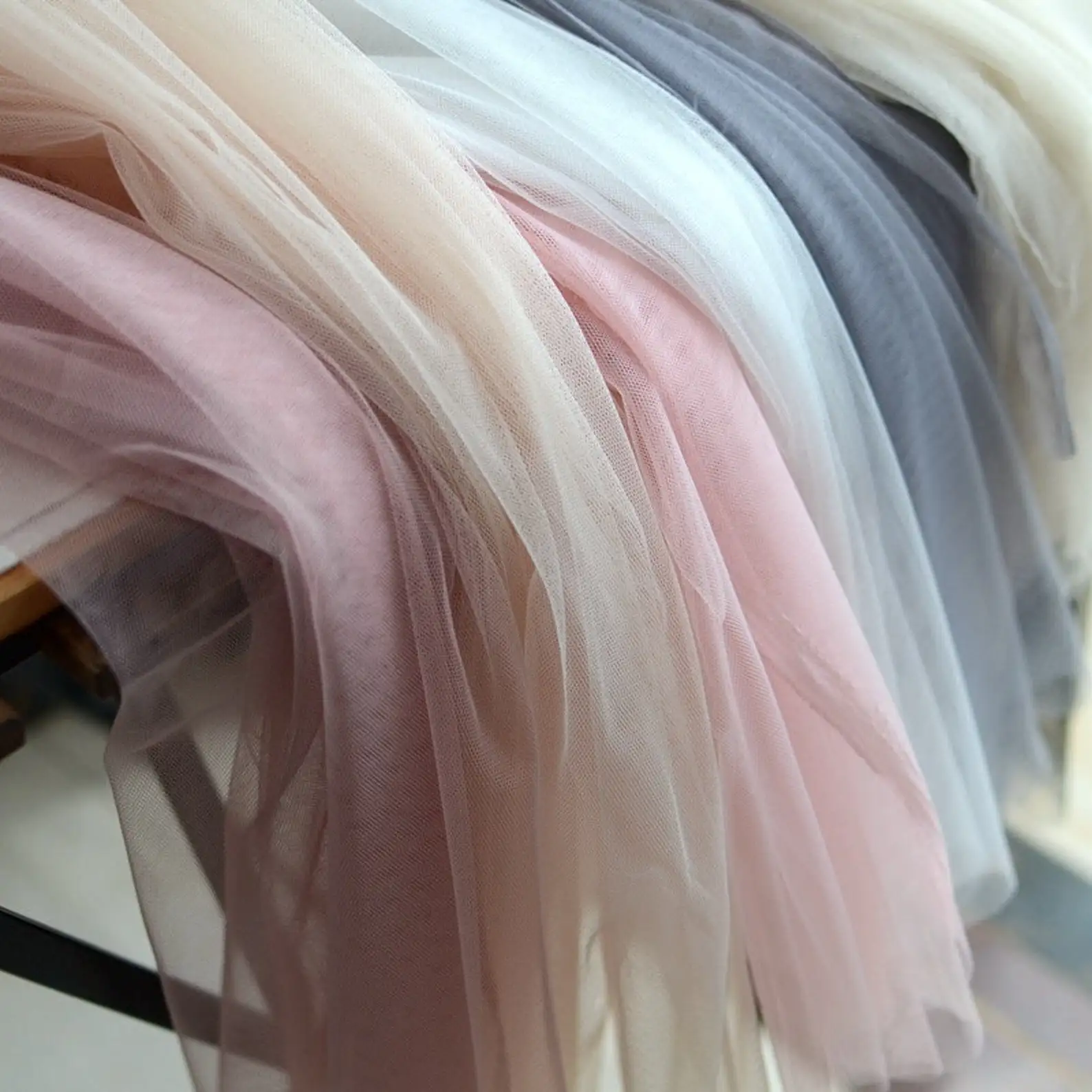10 yards/Lot Soft Colorful Mesh Fabric Wedding Dress Skirt Wedding Decoration Clothing Mosquito Net Cloth
10 yards/Lot Soft Colorful Mesh Fabric Wedding Dress Skirt Wedding Decoration Clothing Mosquito Net Cloth