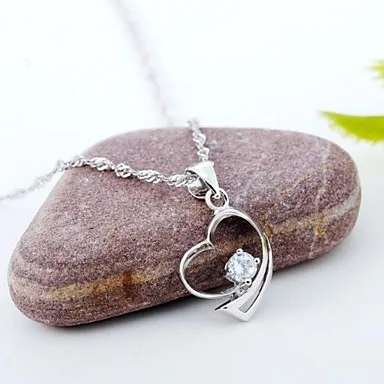 High Quality Pretty Heart Shaped Sterling Silver Platinum Plated Necklace