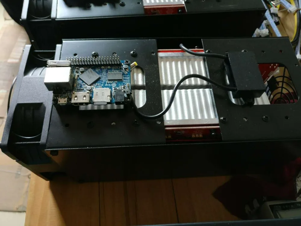 YUNHUI Baikal A9 900M X11 DASH MINER Giant-A900 (с блоком питания) DASH Miner алгоритм: X11 / X13 / X14/X15/Кварк/кубит
YUNHUI Baikal A9 900M X11 DASH MINER Giant-A900 (с блоком питания) DASH Miner алгоритм: X11 / X13 / X14/X15/Кварк/кубит