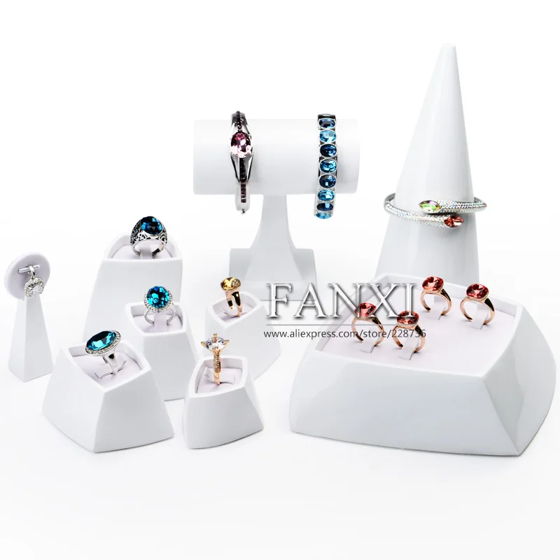 FANXI White Resin Jewelry Display Stand Ring Bracelet Earring Display Holder Jewelry Expositor Shop Showcase
FANXI White Resin Jewelry Display Stand Ring Bracelet Earring Display Holder Jewelry Expositor Shop Showcase
