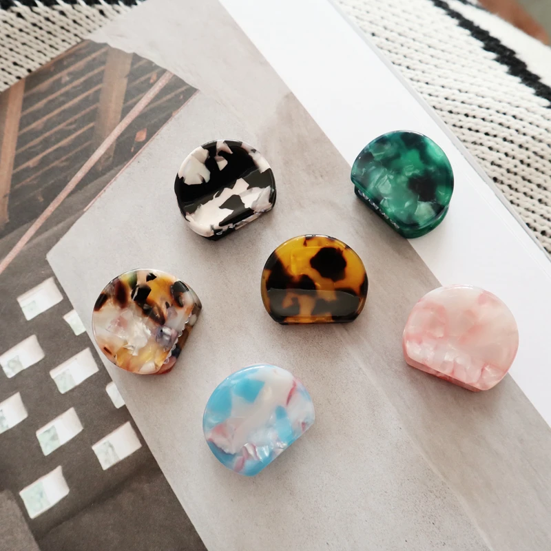 Japanese Acetic Acid Plate Hairpin Small Grip Lovely Halo Claws Girls Half Round Jelly Hairpin Adult Hair Accessories
Japanese Acetic Acid Plate Hairpin Small Grip Lovely Halo Claws Girls Half Round Jelly Hairpin Adult Hair Accessories