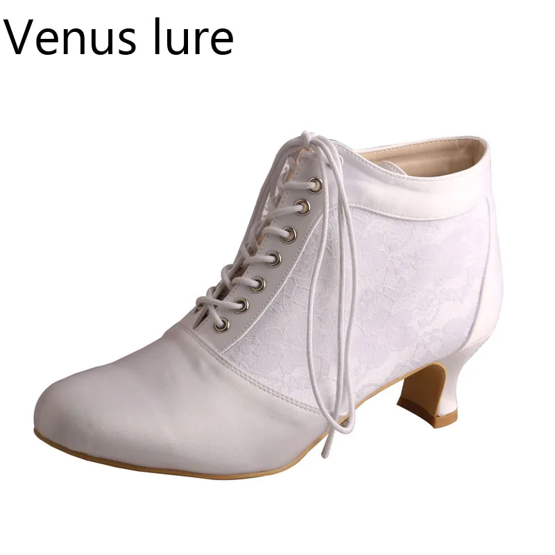 Venus lure Lace-up Short Boots for Wedding Bride Low Square Heel Off-white Lace and Satin
Venus lure Lace-up Short Boots for Wedding Bride Low Square Heel Off-white Lace and Satin