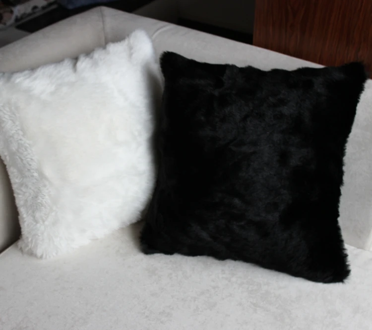 45*45cm European style milky white/black color faux fur pillow cover sofa home decoration plush cushion cover indoor pillowcase
45*45cm European style milky white/black color faux fur pillow cover sofa home decoration plush cushion cover indoor pillowcase
