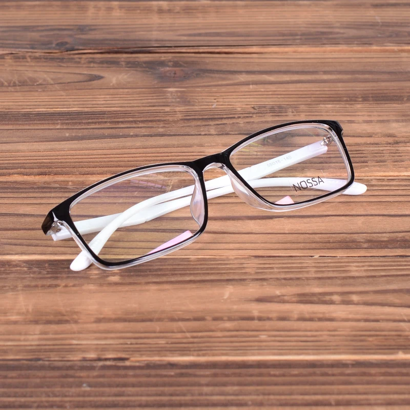 New box simple student glasses frame black transparent frame white glasses legs men and women can be equipped with glasses.
New box simple student glasses frame black transparent frame white glasses legs men and women can be equipped with glasses.