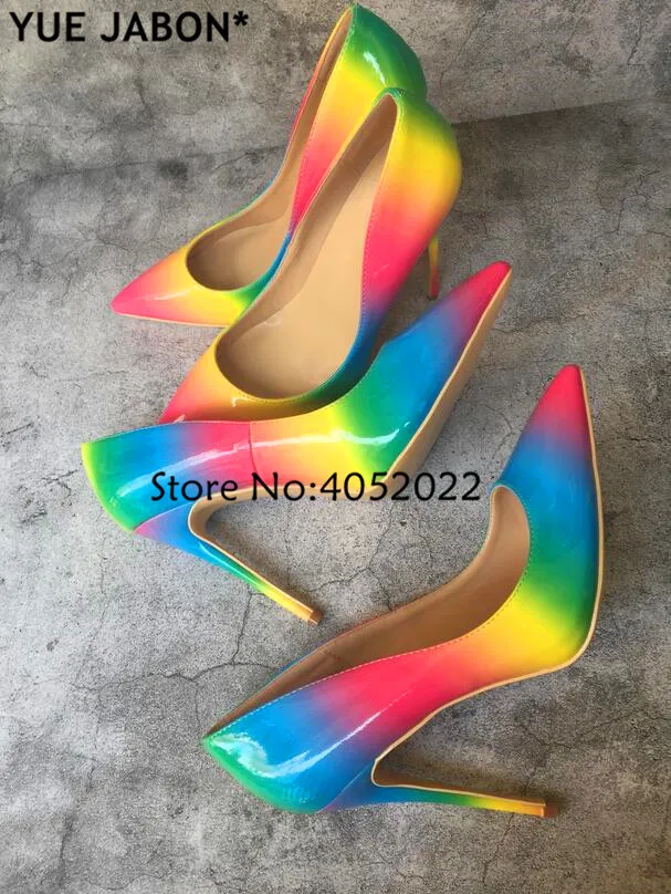 Разноцветные женские туфли на высоком каблуке-шпильке с острым носком и принтом