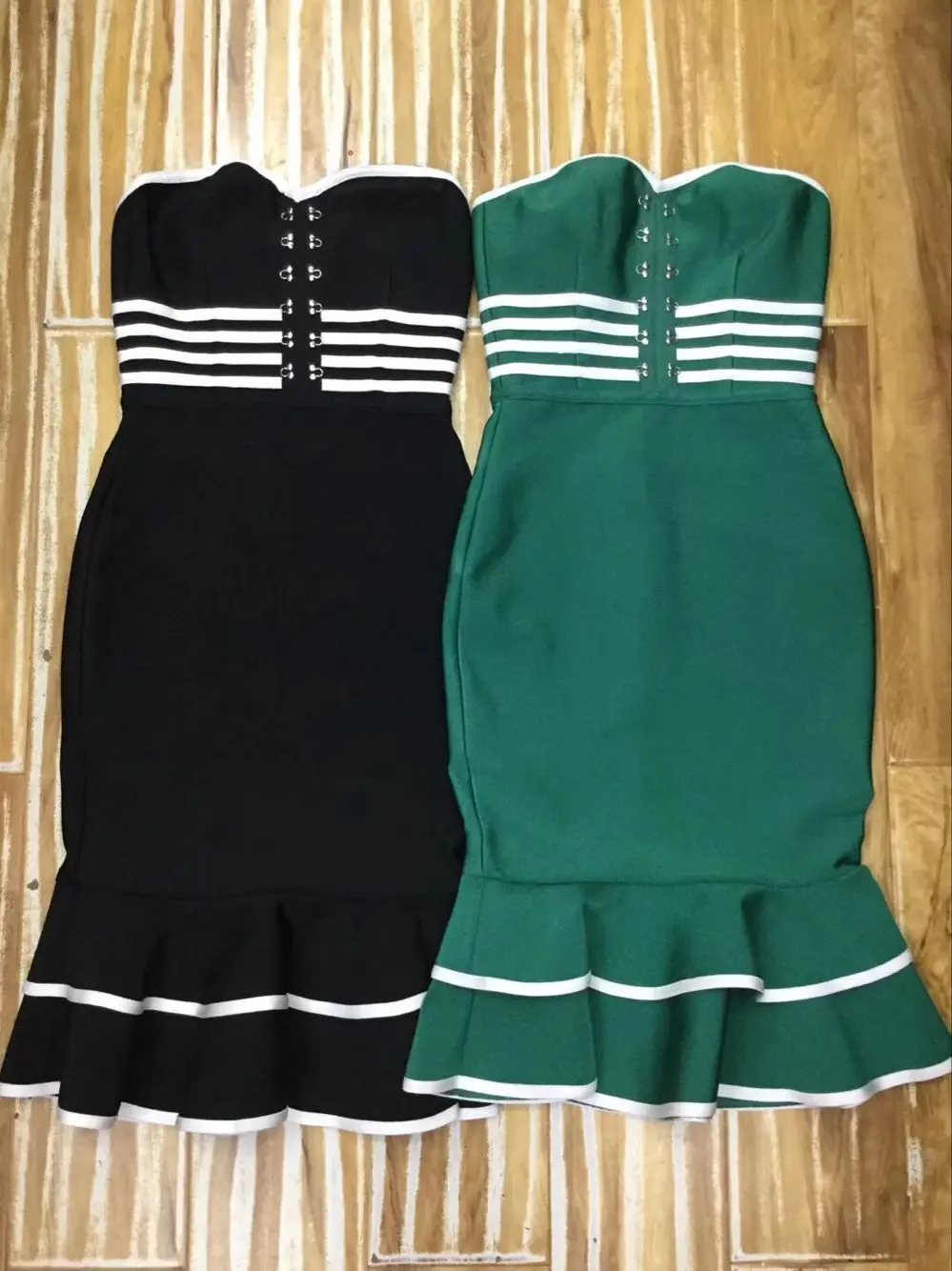 Top Quality Sexy Strapless Ruffles Green Black patchwork Mermaid Bandage Dress Knitted Party Sexy knee-length Dress D-65
Top Quality Sexy Strapless Ruffles Green Black patchwork Mermaid Bandage Dress Knitted Party Sexy knee-length Dress D-65