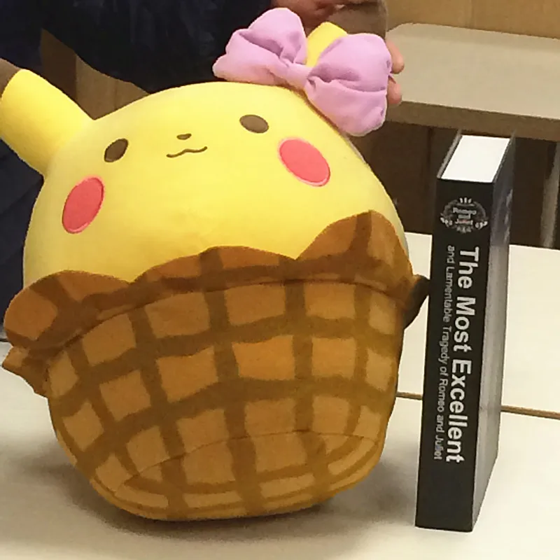 Плюшевые игрушки Pikachu, милая аниме игрушка, детский подарок, детская мультяшная плюшевая подушка, Пикачу, 38 см
Плюшевые игрушки Pikachu, милая аниме игрушка, детский подарок, детская мультяшная плюшевая подушка, Пикачу, 38 см