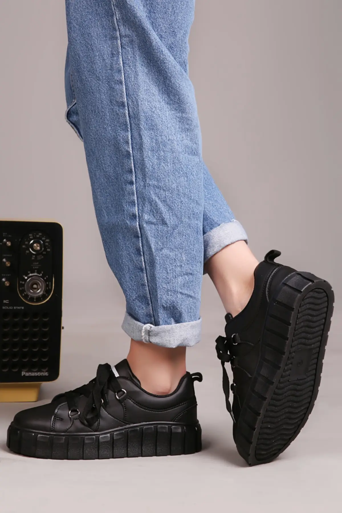 2022 New Fashion Black Women's Filled Sole Orthopedic Sneaker Shoes Lace-Up Thick Sole Non-Slip Sweatproof Women's sneaker
2022 New Fashion Black Women's Filled Sole Orthopedic Sneaker Shoes Lace-Up Thick Sole Non-Slip Sweatproof Women's sneaker