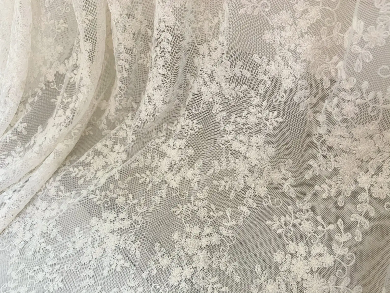 1 yard Ivory Lace Fabric With Florals Embroidery Embroidered Lace Fabric With Romantic Flowers For Christening Dress
1 yard Ivory Lace Fabric With Florals Embroidery Embroidered Lace Fabric With Romantic Flowers For Christening Dress