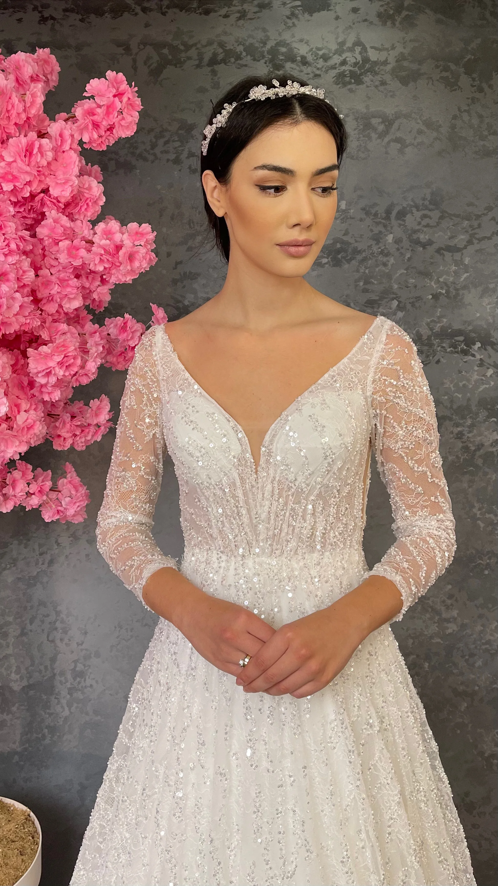 Full Lace Helen Wedding Dress Bridal Dress V - Neck Custom Design Evening Dress Quality Embroidered Fabric Bridesmaid Dresses
Full Lace Helen Wedding Dress Bridal Dress V - Neck Custom Design Evening Dress Quality Embroidered Fabric Bridesmaid Dresses