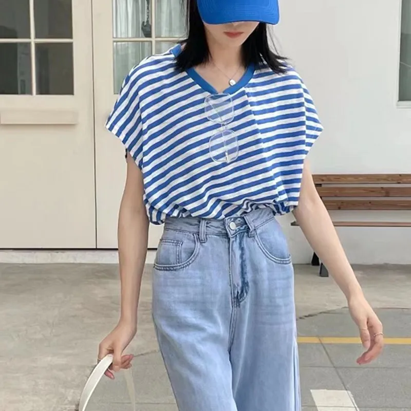 Aesthetic Women Asymmetrical Thin T Shirt 2022 Summer Trendy Short Sleeve Loose Oversized Tee Female Plus Size Striped Top Black
Aesthetic Women Asymmetrical Thin T Shirt 2022 Summer Trendy Short Sleeve Loose Oversized Tee Female Plus Size Striped Top Black